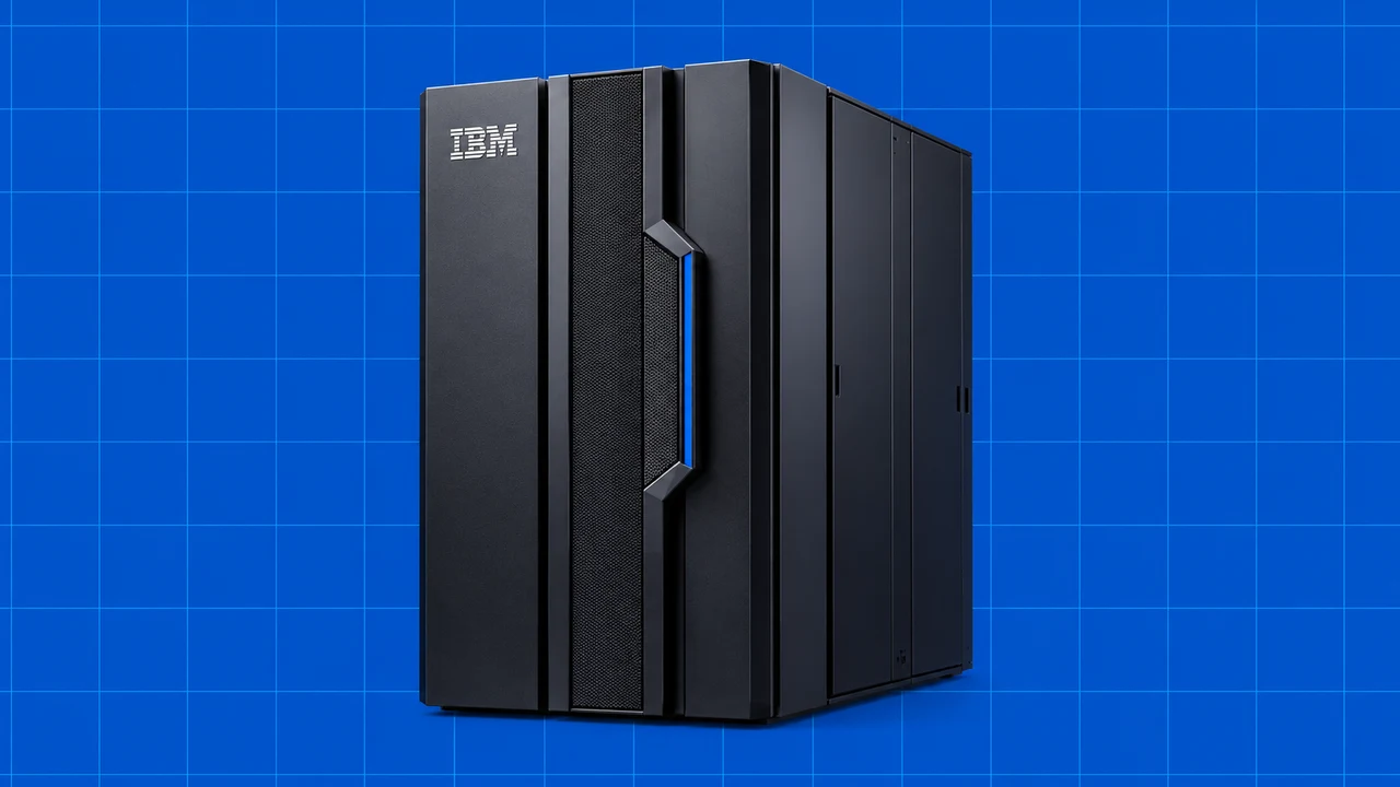 Servidor mainframe preto com o logótipo IBM sobre fundo azul quadriculado.