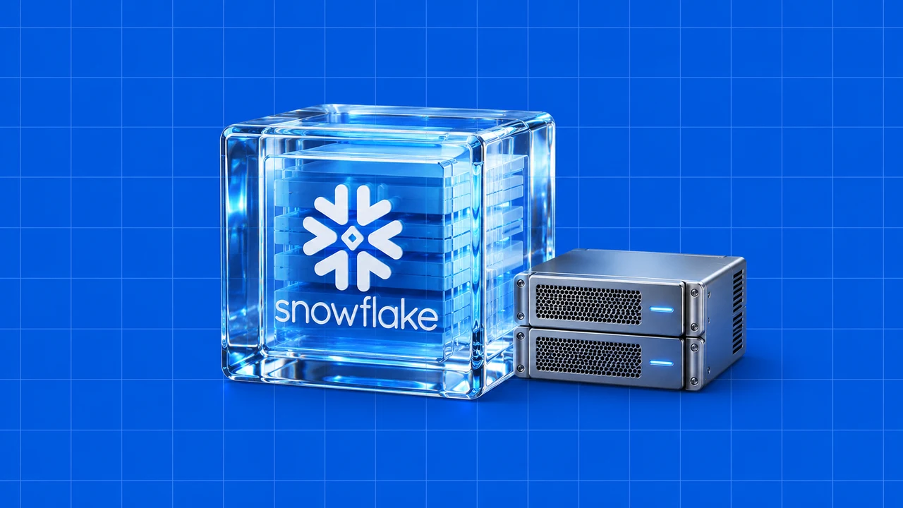 Cubo de dados com o logótipo Snowflake e servidor sobre fundo azul quadriculado.
